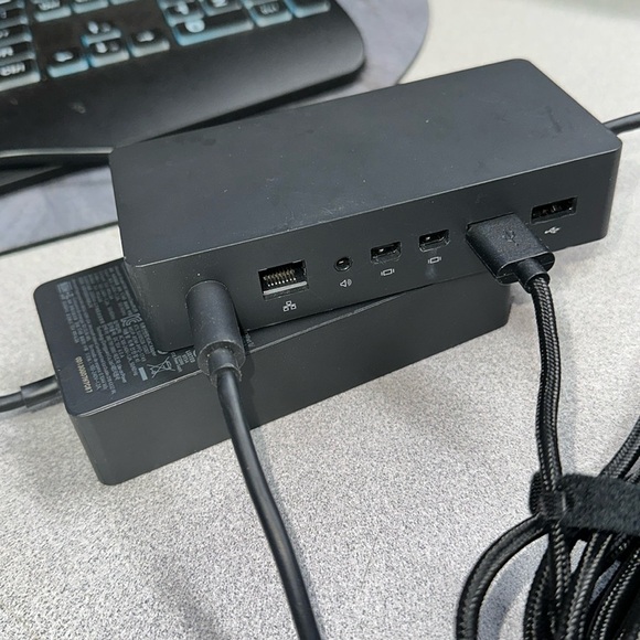 (D0) Microsoft Surface Dock 2 Surface Pro Docking Stationdock/ power supply